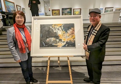 文化局長陳佳君感謝林金田前次長於本次展覽慨捐作品〈激流〉