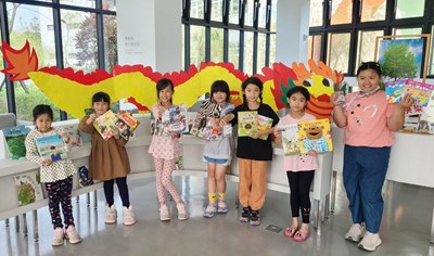 上楓圖書館推出借書送幸福種子活動,歡迎大小朋友一起播下美好希望