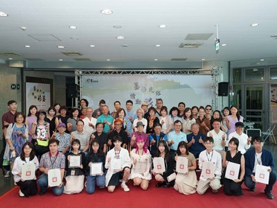 與會貴賓-2024國際彩墨藝術大展參展藝術家-2024彩墨新人賞得獎者大合照