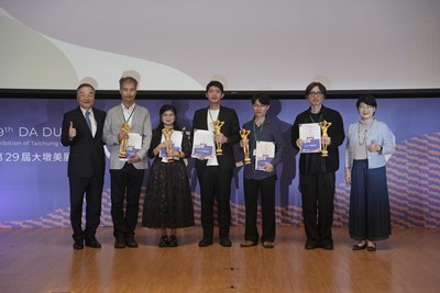 第29屆大墩獎得主與黃國榮副市長-文化局陳佳君局長合影_0_0