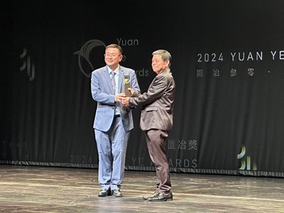 文化局今年奪得三座建築園冶獎-今日由副局長施純福代表受獎