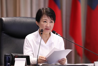 市長盧秀燕今-1-日主持市政會議指出-台中爵士音樂節已經邁入第20年-邀請市民朋友停下繁忙的腳步-與愛人一起坐在草坪上聆聽爵士樂-在優雅的情調中增進情感