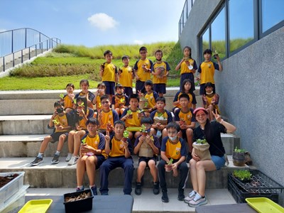 上楓分館辦理環境教育導讀活動-邀請學童體驗環保園藝玩出創意_
