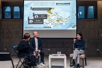 日本青森縣十和田市現代美術館鳩田梅洛館長-左-與臺中市立美術館賴依欣館長-右