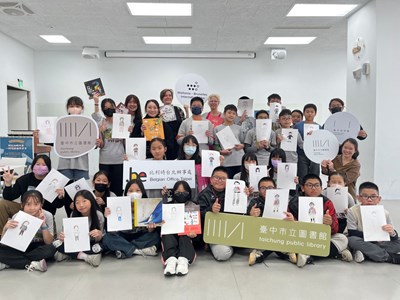 比時利繪本作家帶領學童藝術創作大合照