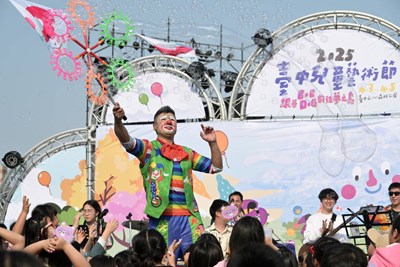 圖3-台中兒童藝術節街頭藝人表演