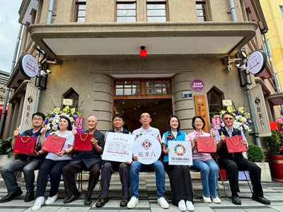 與會貴賓於臺中市歷史建築頂街派出所前合影02