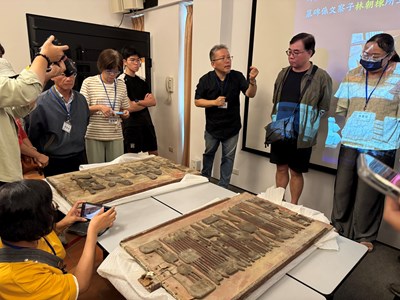 盧泰康教授解說文物現況