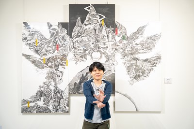 公版-林澄融合鳥瞰構圖、符號拼貼、水墨交融等多重技法的作品《潛龍勿用》