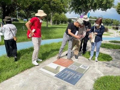 公共藝術-我在水湳的故事-qrcode說明牌磁磚共8處-散佈於水湳經貿園區