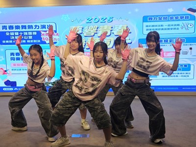 入圍決賽的台中家商DG熱舞社在27日記者會帶來精采演出_0