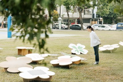 2025創意台中-位於黎明公園的花型元素的公共座椅大受民眾喜愛