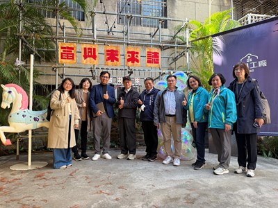 文化部長李遠訪視臺中市文化基地與文化局施純福副局長及各文化基地主理人合照