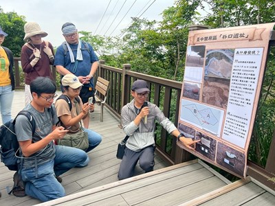 03蕭老師解說朴口遺址發掘歷程