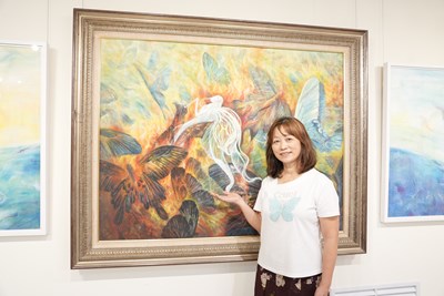 公版-謝淑娟透過「浴火」飛翔與凋零意象，喚起對自然環境的珍惜與反思。