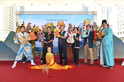 紙風車劇團哪吒鬧龍宮8月20日烏日台中高鐵站前廣場戶外首演貴賓大合照01