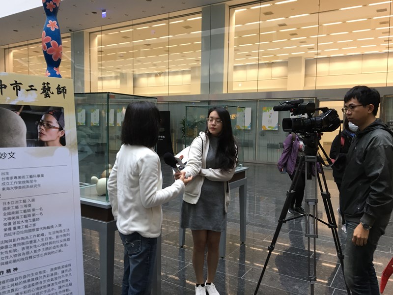 第一屆臺中市工藝師周妙文接受媒體訪問