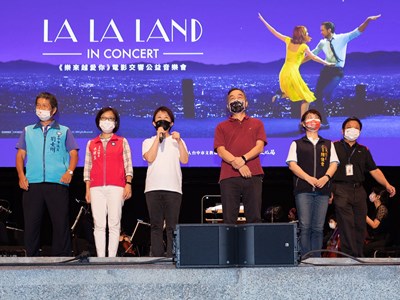 市長盧秀燕與市民一起賞樂,祝福大家月圓人團圓