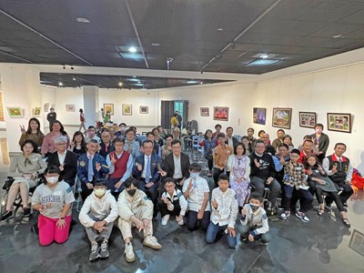 「異,起飛!」師生聯展登場展現,雙殊學生藝術天賦
