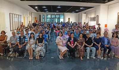 「筆墨傳承─若水師生書法展」展出楷書、行書、篆書、隸書等多元書體