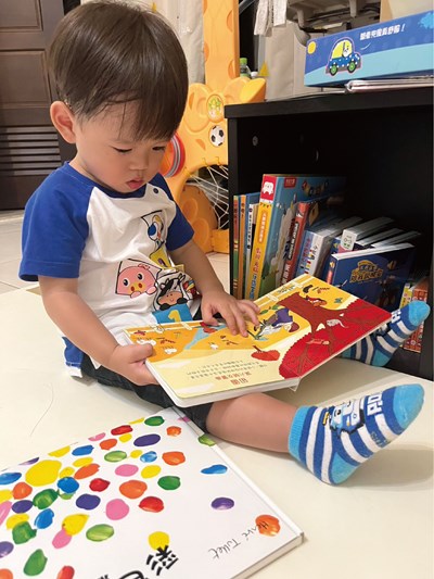 圖書館提供適齡的圖書,讓寶貝愛閱讀也可以累積閱讀財富